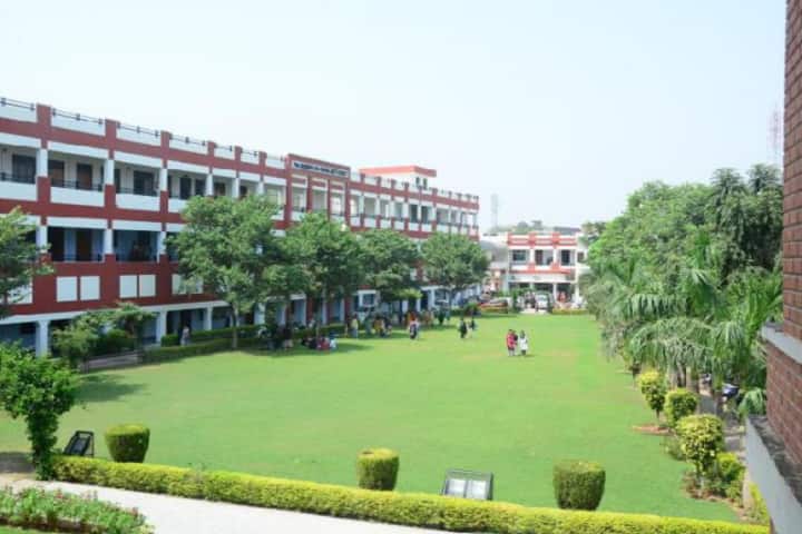 Sadanlal Sanwaldas Khanna Mahila Mahavidyalaya, Allahabad campus in Allahabad, Uttar Pradesh, India
