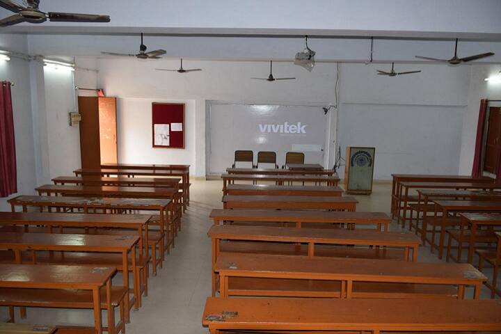 Sadanlal Sanwaldas Khanna Mahila Mahavidyalaya campus in Allahabad, Uttar Pradesh, India — photo 5