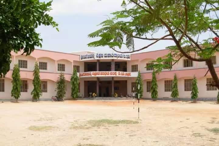Sri N Jayanna College of Education campus in Challakere, Karnataka, India — photo 1
