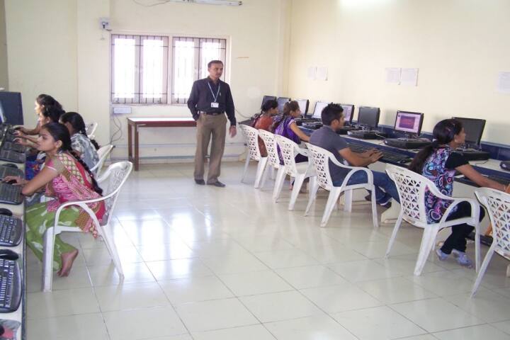 VT Choksi Sarvajanik College of Education campus in Surat, Gujarat, India — photo 5