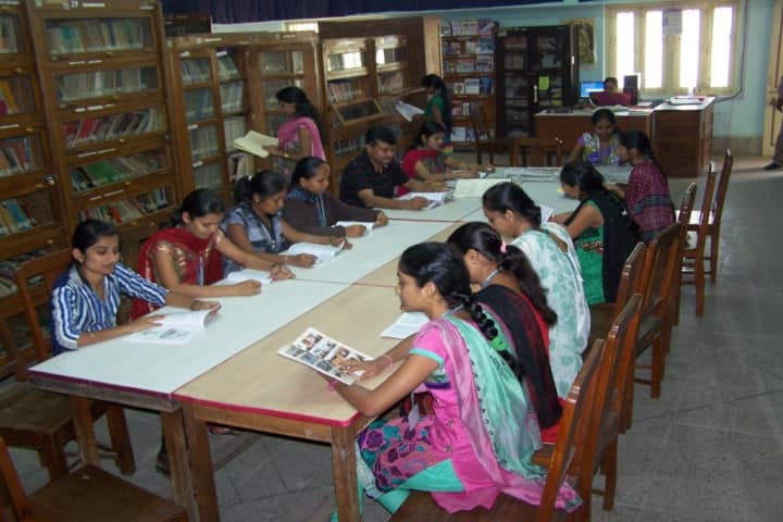 VT Choksi Sarvajanik College of Education campus in Surat, Gujarat, India — photo 6