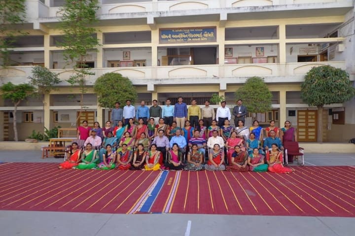 Revaba Sarvajanik Education College campus in Mehsana, Gujarat, India — photo 2