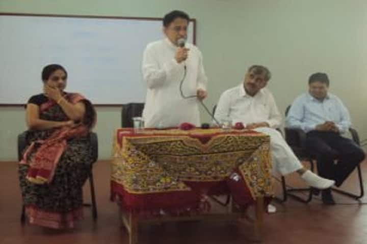 Dr Virambhai R Godhaniya B Ed College campus in Porbandar, Gujarat, India — photo 4