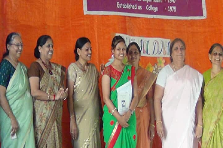 Smt MNK Dalal Education College for Women campus in Ahmedabad, Gujarat, India — photo 3