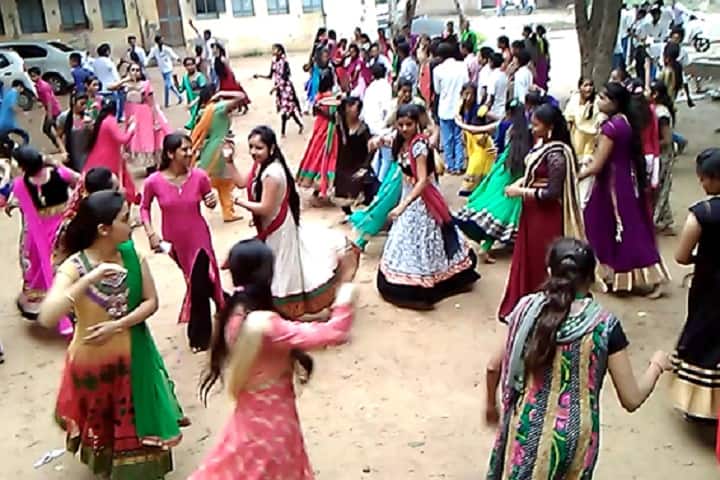Smt Ullasben Gordhandas College of Education campus in Ahmedabad, Gujarat, India — photo 3