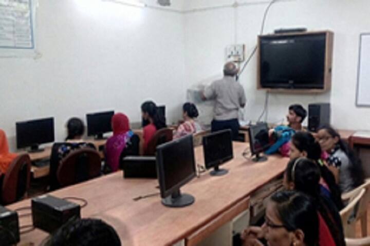 Smt Ullasben Gordhandas College of Education campus in Ahmedabad, Gujarat, India — photo 4