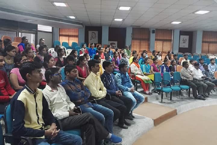 Smt Ullasben Gordhandas College of Education campus in Ahmedabad, Gujarat, India — photo 6