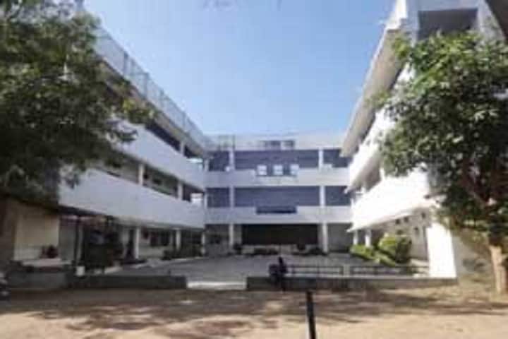 Shree Saraswati Shikshan Mahavidyalaya campus in Unjha, Gujarat, India — photo 2