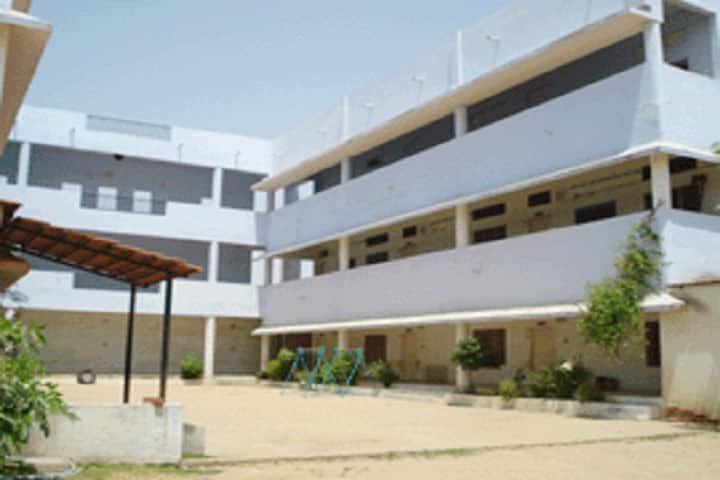 Shree Saraswati Shikshan Mahavidyalaya campus in Unjha, Gujarat, India — photo 3
