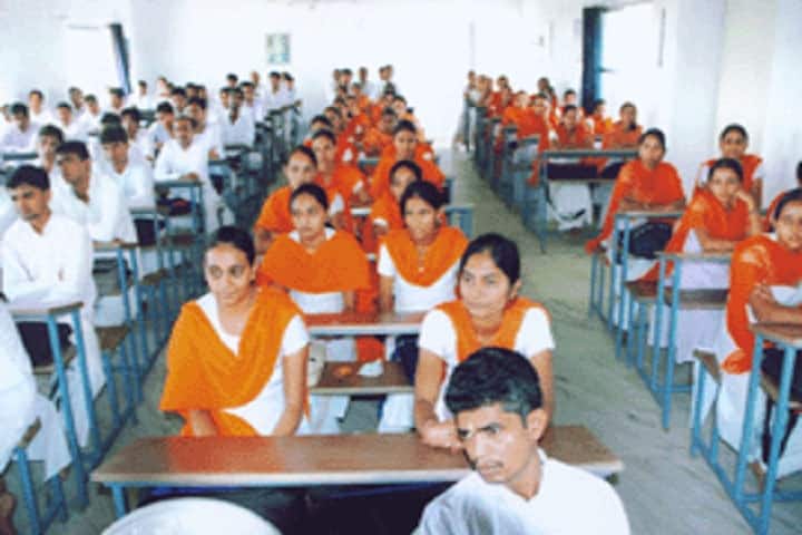 Shree Saraswati Shikshan Mahavidyalaya campus in Unjha, Gujarat, India — photo 4