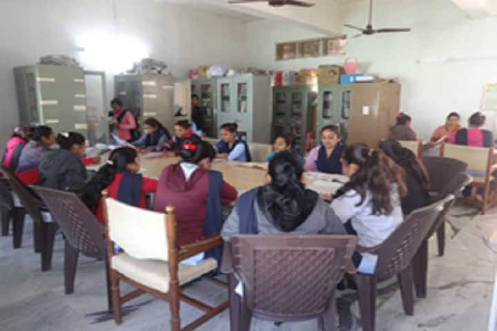 Shree Saraswati Shikshan Mahavidyalaya campus in Unjha, Gujarat, India — photo 6