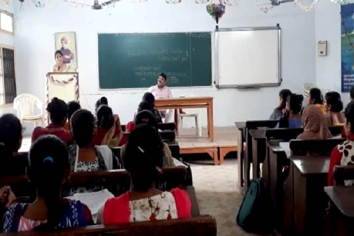 Shree Ratanshi Purushottam Anada College of Education campus in Anand, Gujarat, India — photo 2