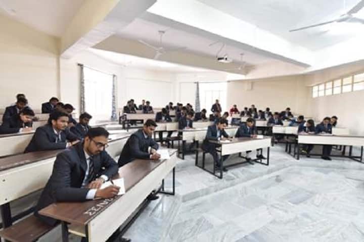 Maharishi Arvind University campus in Jaipur, Rajasthan, India — photo 2
