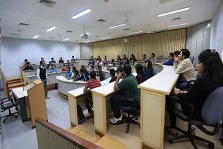 Vidhyadeep Institute of Science campus in Surat, Gujarat, India — photo 2