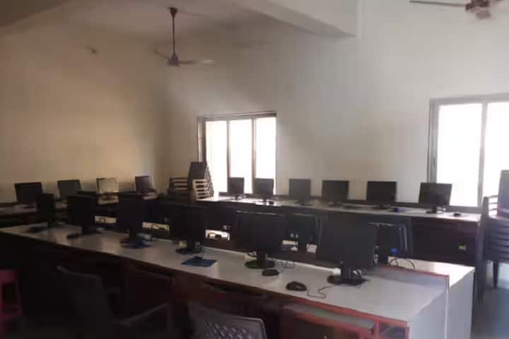 Shree Sardar Patel College of Education campus in Navsari, Gujarat, India — photo 4