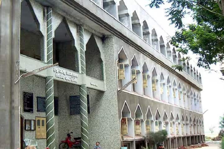 Munshi Mahila B Ed College campus in Bharuch, Gujarat, India — photo 2
