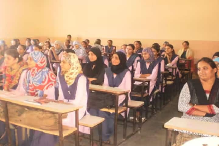 Munshi Mahila B Ed College campus in Bharuch, Gujarat, India — photo 3