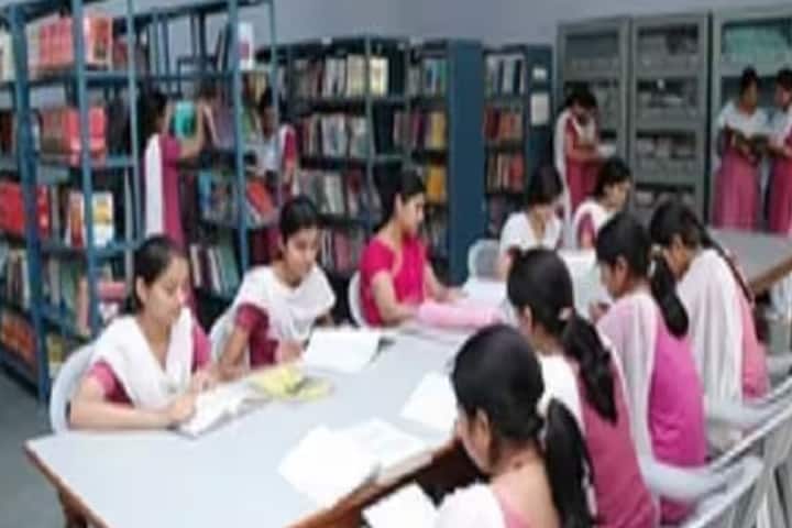 Munshi Mahila B Ed College campus in Bharuch, Gujarat, India — photo 4