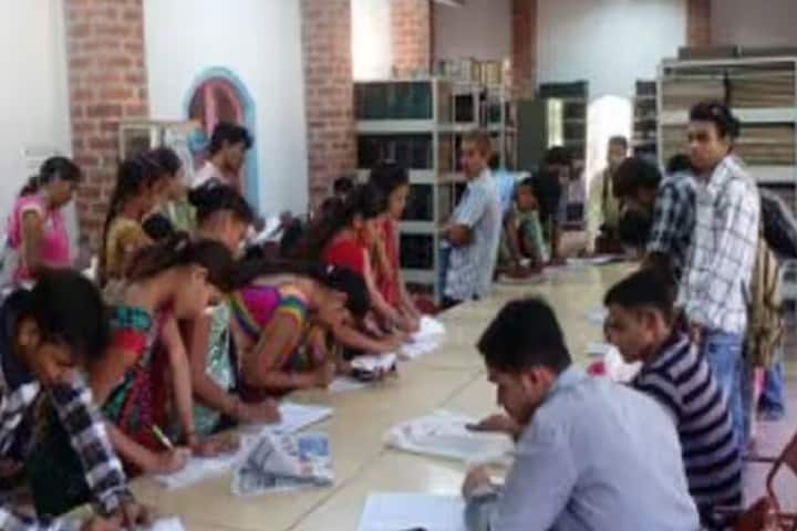 Vanvasi Seva Samaj B Ed College campus in Chhota Udepur, Gujarat, India — photo 2