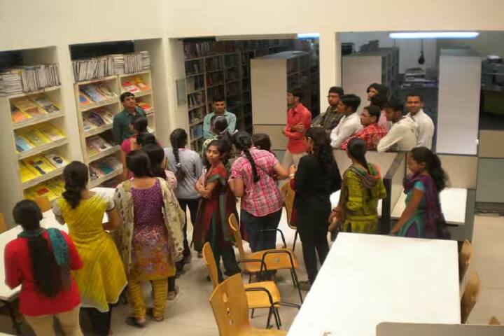 Shree PDM Graduate Teacher's College campus in Rajkot, Gujarat, India — photo 3