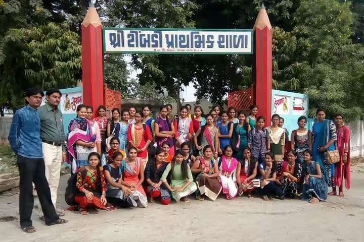 Navyug B Ed College campus in Morbi, Gujarat, India — photo 1