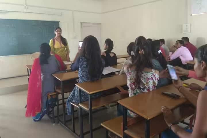 Navyug B Ed College campus in Morbi, Gujarat, India — photo 6