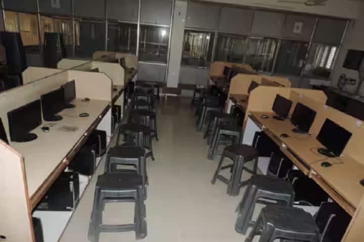 Arpit College of Education campus in Rajkot, Gujarat, India — photo 4