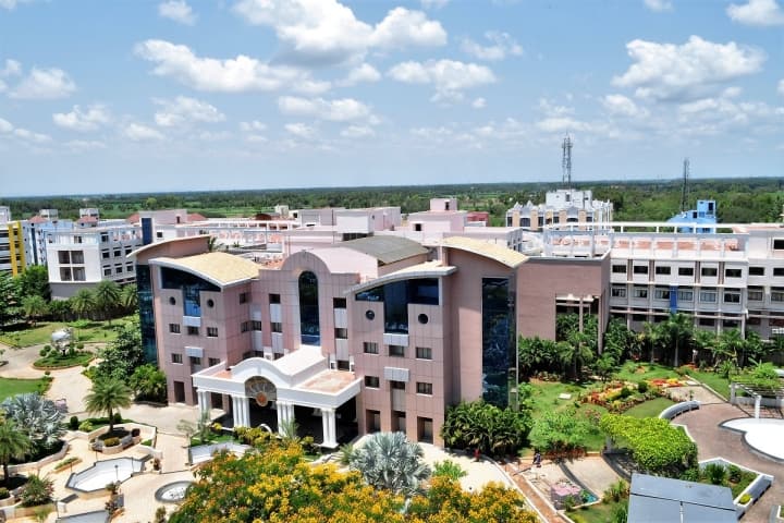Sri Manakula Vinayagar Medical College and Hospital campus in Puducherry, India — photo 1