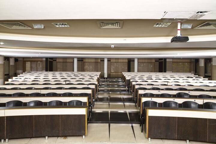Sri Manakula Vinayagar Medical College and Hospital campus in Puducherry, India — photo 2