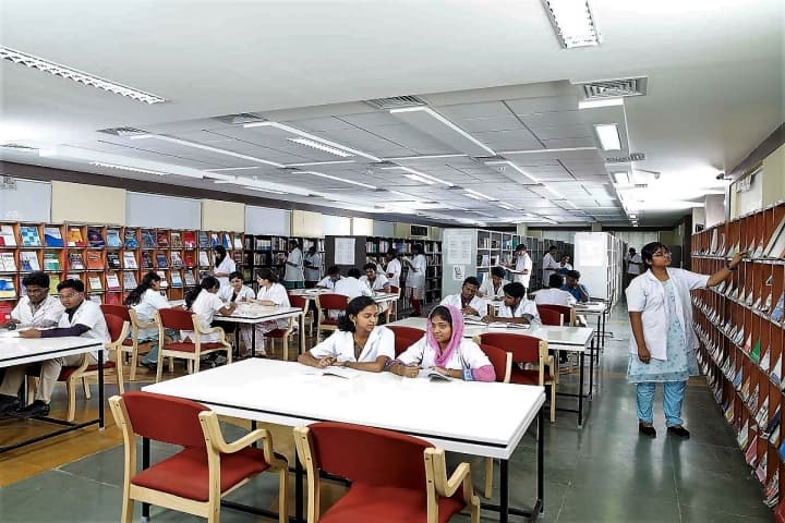 Sri Manakula Vinayagar Medical College and Hospital campus in Puducherry, India — photo 5