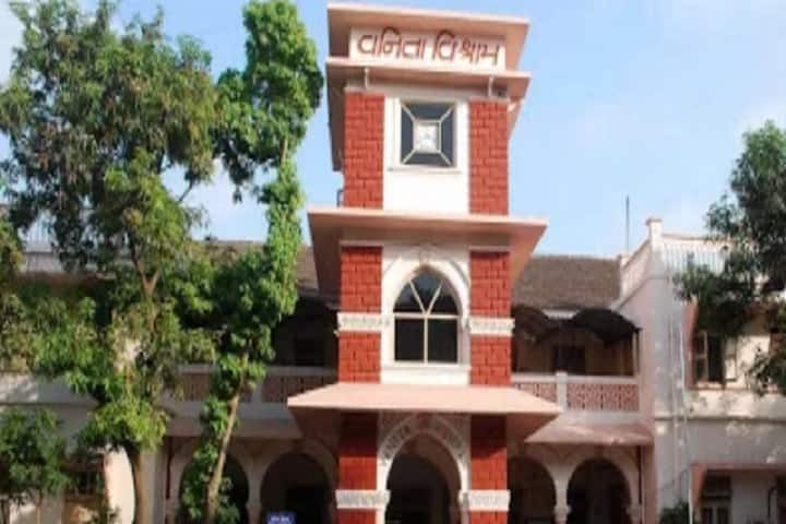 Vanita Vishram Womens University campus in Surat, Gujarat, India — photo 1
