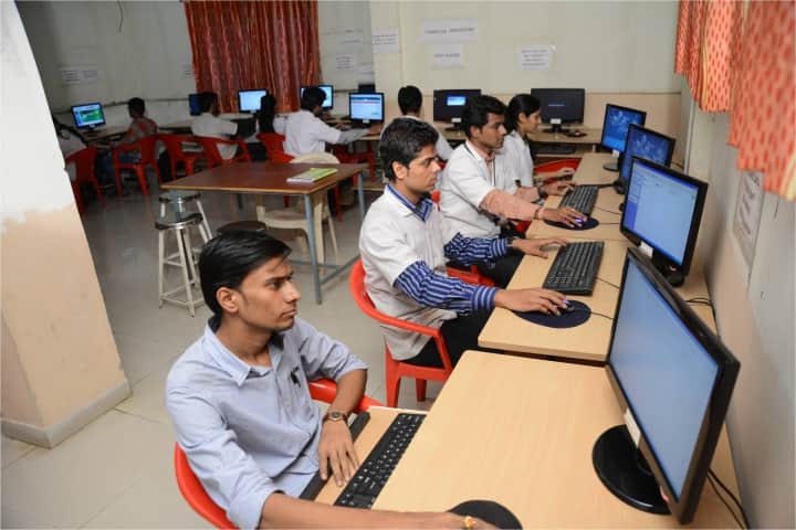 Modern College of Pharmacy Nigdi Pune campus in Pimpri-Chinchwad, Maharashtra, India — photo 6