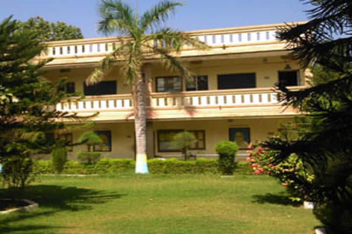 Smt SA Patel B Ed College campus in Mehsana, Gujarat, India — photo 2