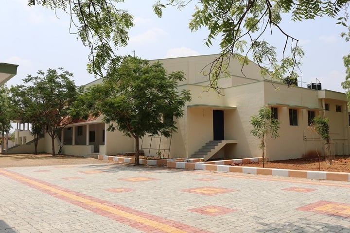 Sri S Ramasamy Naidu Memorial College campus in Virudhunagar, Tamil Nadu, India — photo 2