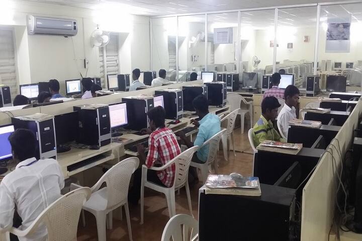 Sri S Ramasamy Naidu Memorial College campus in Virudhunagar, Tamil Nadu, India — photo 6