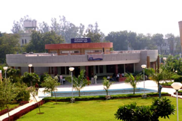 Institute of Pharmacy campus in Kanpur, Uttar Pradesh, India — photo 2