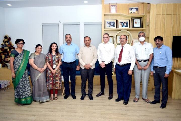 Krishna School of Pharmacy and Research campus in Vadodara, Gujarat, India — photo 4