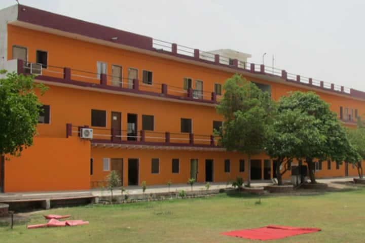 HD Teacher's Training Institute campus in Bharatpur, Rajasthan, India — photo 1