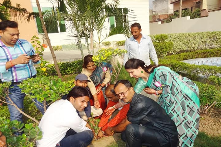 Smt Kamla Devi Vidyapeeth campus in Meerut, Uttar Pradesh, India — photo 4