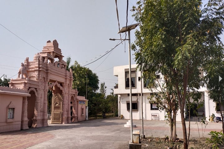Shri Raj Rajendra Jayant Sen Suri College of Education campus in Ujjain, Madhya Pradesh, India — photo 1