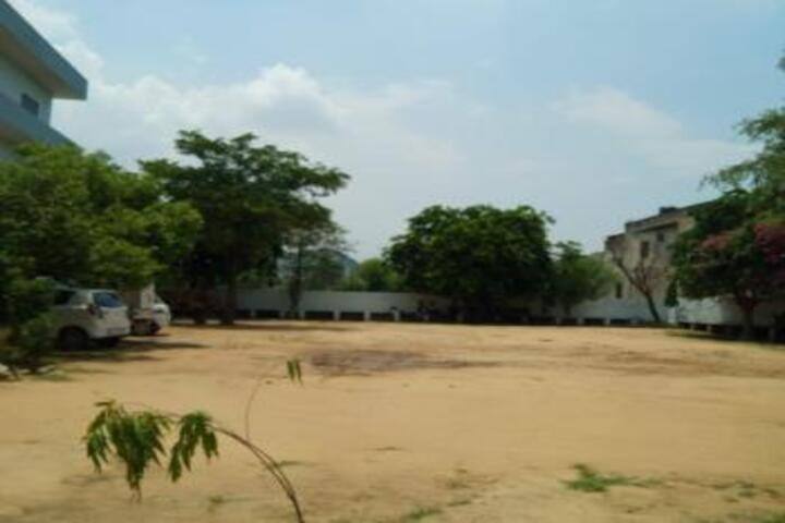 Vivek Teachers Training College campus in Jaipur, Rajasthan, India — photo 2