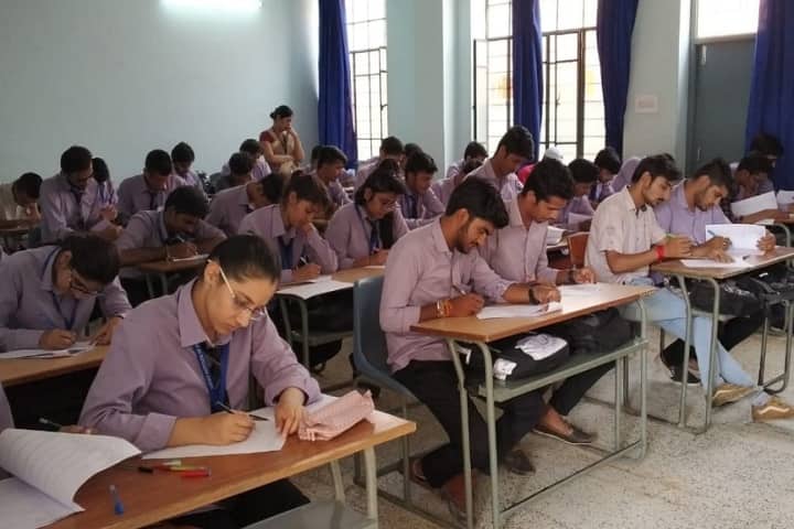 Lucky Institute of Professional Studies campus in Jodhpur, Rajasthan, India — photo 2