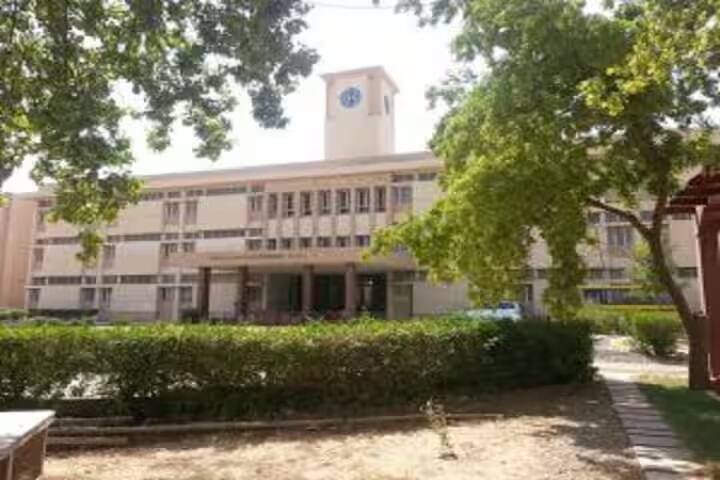 Mrs Helena Kaushik Womens Education College campus in Jhunjhunu, Rajasthan, India — photo 2