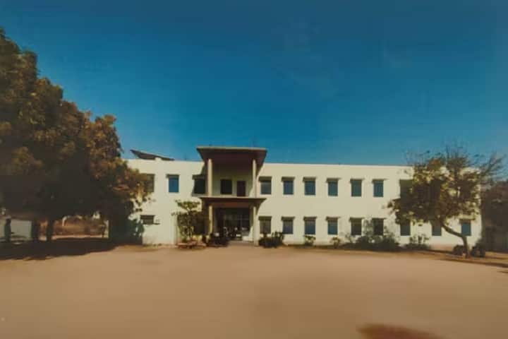 Vivek Bharti TT College campus in Sikar, Rajasthan, India — photo 3
