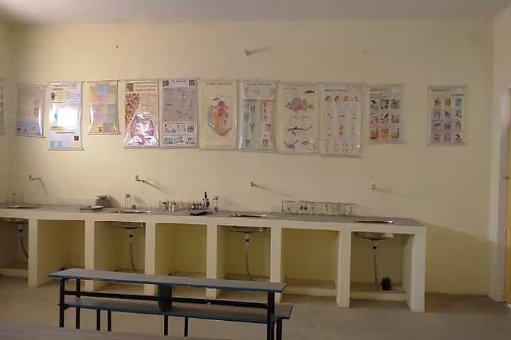Ramrati Verma Nanhku Verma Mahavidyalaya campus in Sultanpur, Uttar Pradesh, India — photo 3