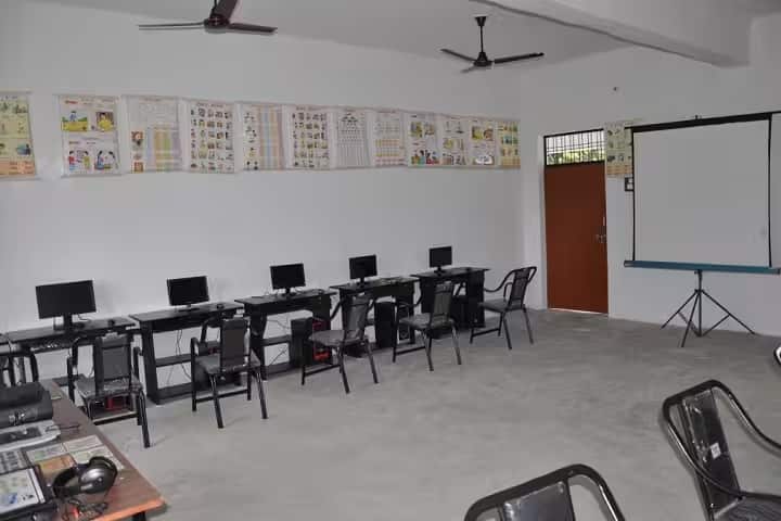 Ramrati Verma Nanhku Verma Mahavidyalaya campus in Sultanpur, Uttar Pradesh, India — photo 4