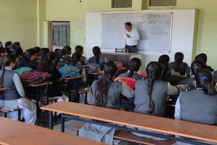 Swargiya Ramvilash Singh Shikshan Sansthan Mahila Mahavidyalaya campus in Chandauli, Uttar Pradesh, India — photo 2
