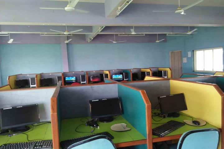 SSR College of Education campus in Silvassa, Dadra and Nagar Haveli, India — photo 6