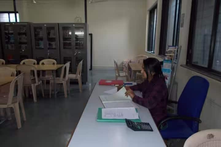 Shri BA Dangar Homoeopathic Medical College and Hospital campus in Rajkot, Gujarat, India — photo 2