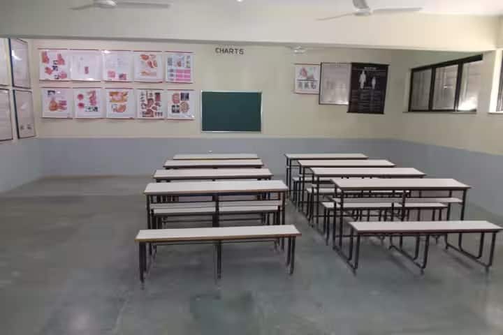 Shri BA Dangar Homoeopathic Medical College and Hospital campus in Rajkot, Gujarat, India — photo 3